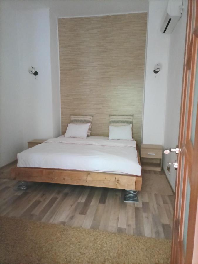 Luta Studio Bucharest Luaran gambar